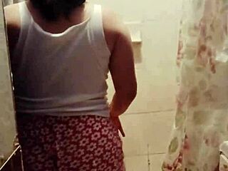 Auroraestelar Pisses and Fingers Big Pussy in Shower!