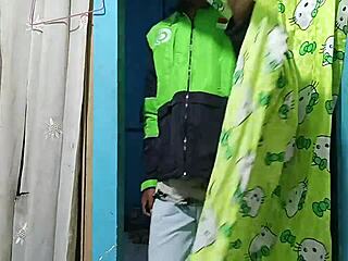 Prank Gojek girl licks pussy then doggy fucks