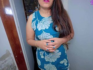 Desi stepsis bares hairy pussy for bro's creampie vid