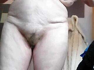 My granny fucks pussy with cucumber