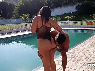 Novinha Rabuda Musa Prime Fucks Tio Dj Jump Poolside