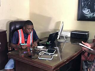 he fixed my phone then fucked my pussy good