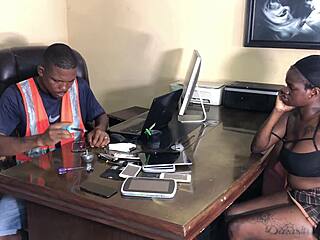 he fixed my phone then fucked my pussy good