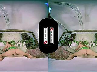 Poison Ivy XXX Cosplay VR - Evil Redhead's Pussy Gets Garage-Smashed Hardcore!