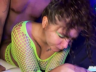 I met beauty in nightclub fucked her hard came in mouth