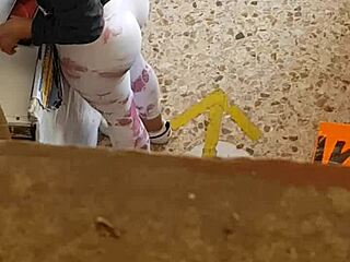 check this bitch gaping leggings pussy when she bends over