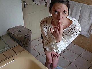 hey join my solo smoking bath jerk session