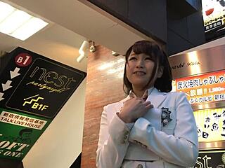 Akihabara underground idol's secret fan meet features facial option