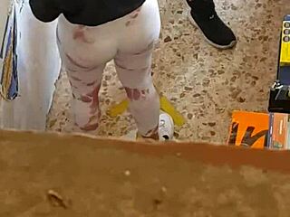 check this bitch gaping leggings pussy when she bends over