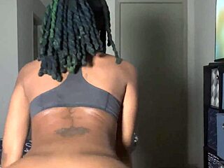 FAT BOOTY COLLEGE GIRL TWERKS WILD!