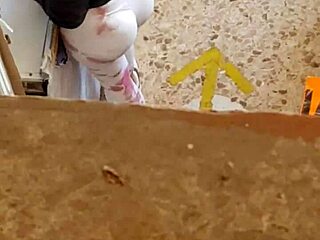 check this bitch gaping leggings pussy when she bends over