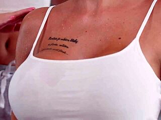 busty jennifer mendez rebecca volpetti lick pussies post workout