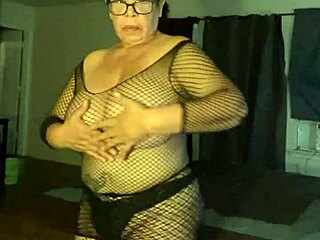 her juicy pussy craves big cock cumshot all over those big tits