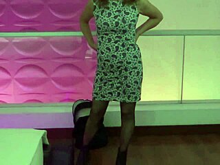 i lift my dress for stepson so he jerks off and cums on mommy