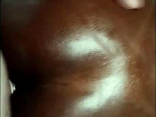 Safada Ebony Prostitute Seduces with Big Black Ass