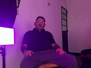 morena fitness tetona en trio caliente con cornudo marido se une a culona amateur