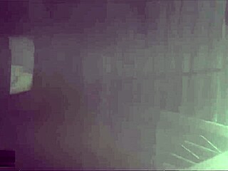 Mi hermanastro graba mi dildo caliente y acabamos follando doble penetracion