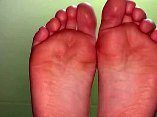 wanna pay to see my white girl socks and toes up close?