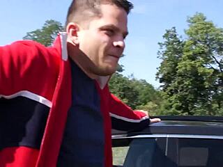 pickup hitchhiker bangs quick on roadside pussy