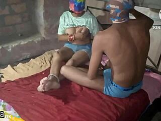 bhabhi raat me jor se pela roommate bathroom assplay 😈🍆