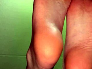 wanna pay to see my white girl socks and toes up close?
