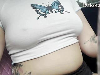 Chubby Dakota Marr Fingers Wet Pussy Masturbating in Car Public