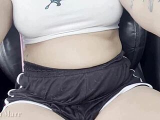 Chubby Dakota Marr Fingers Wet Pussy Masturbating in Car Public