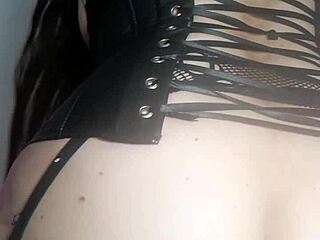 Stepmom, masturbate ass and pussy screaming my name for cash?