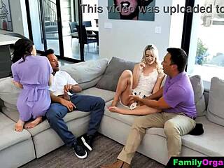 Padrastros castigan hijastras fáciles con folladas rudas en grupo