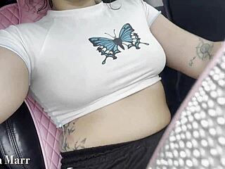 Chubby Dakota Marr Fingers Wet Pussy Masturbating in Car Public