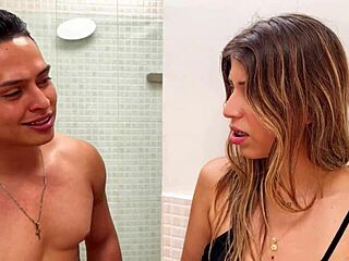 Threesome Interracial Kongsi Monster Cock Dengan Kawan Molly Smith