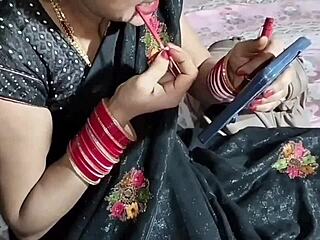 Indian Bhabhi Pisses in Black Saree!