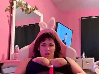 bbw amateur fingers fat pussy and big nipples solo