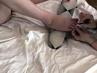 Bisexual Mature Blonde Milf Toes Young Brunette Legs Outdoor Flashing Fetish