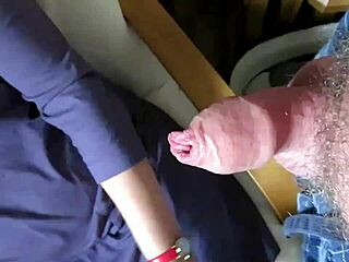 Naughty Housewife Dials Up Hot Phone Sex in Homemade Amateur Session