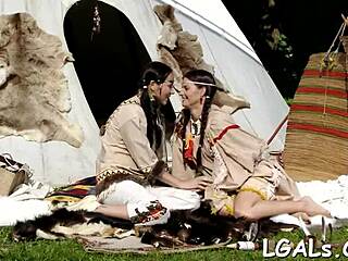 god i can't stop staring at these two hot lesbians licking