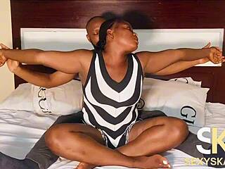 We couple enjoy squirting romantic sex on bed despite small cock