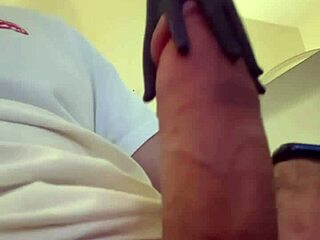 Big cock workout handjob gets him stroking hard?