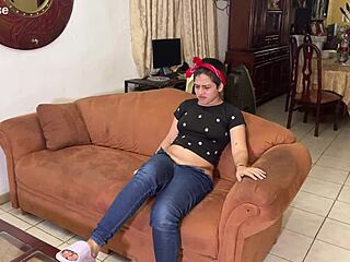 Colombian maid's big curvy ass shakes as jeans slip down
