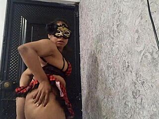 exotic dancer spreads juicy pussy lips for warmup fingering!