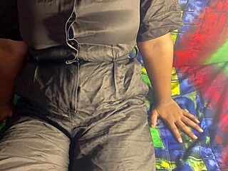 Desi job girl squirts wildly as boss fingers her in viral mms