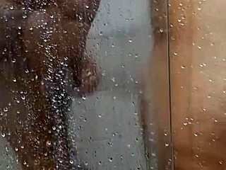 Minha Amiga Raspa Pelo Do Pinto Na Depilação Antes De Perder Virgindade No Banho