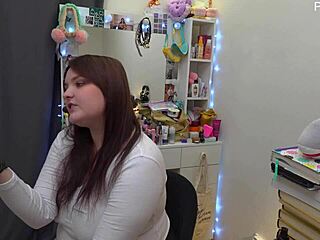 Behind the Scenes BBW Curvy Brunette Toys Up Close Weirdly Hot