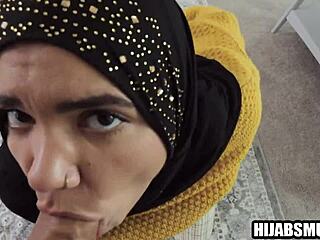 Muslim stepsis sucks stepbro's huge cock for cash 💦🍆