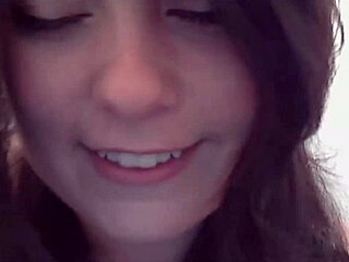 Watch this 18 year old camgirl cum hard sexy!