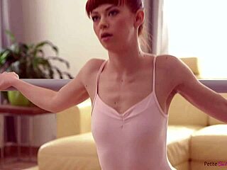 whoa, this bendable ballerina's deepthroat skills are insane 😍💦