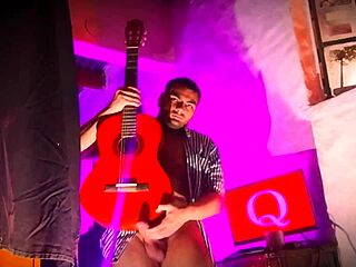 Rubbing my china yamaha c80 guitar on this 18cm monster cock glasses sexy n1