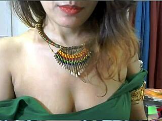 indian webcam amateurs solo tease