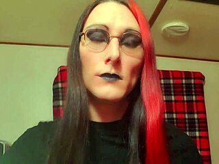 Goth tranny oils feet casually 😏