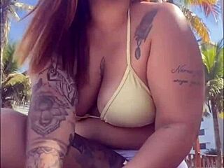 Flashing big pussy on African beach with exhibitionist tesao